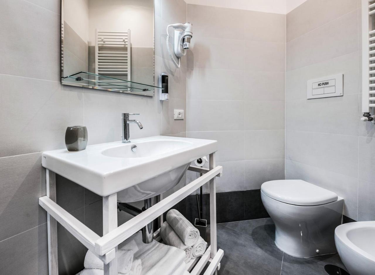 Lele Rooms San Lorenzo Рим Екстериор снимка